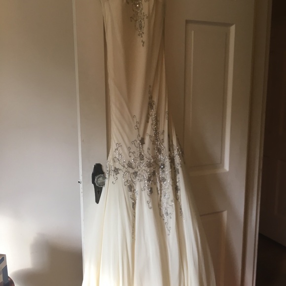 Wedding Dress - Picture 2 of 8